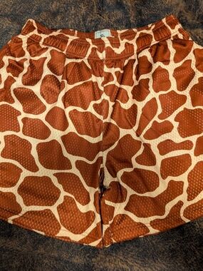 Inaka Power Men's Giraffe-Print Athletic Shorts - Brown/Cream